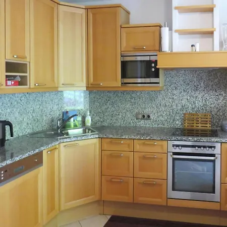 Tatil Evi Emberger, Fügen